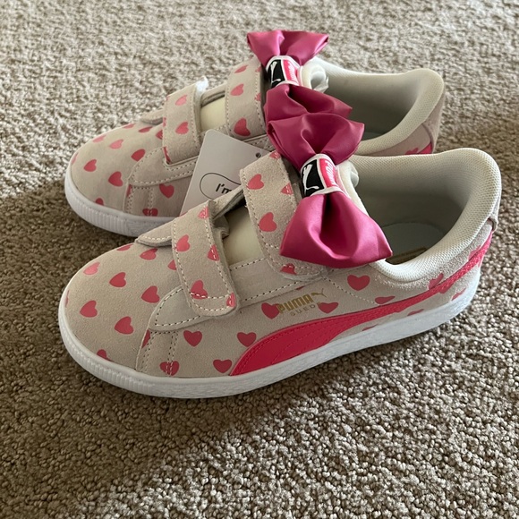 New in box! Puma suede re-bow sneakers - Picture 2 of 3